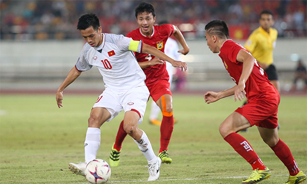 Văn Quyết trong trận thắng Lào 3-0 tối 8/11.
